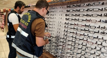 Procon apreende mais de 1000 óculos vendidos de forma irregular na capital